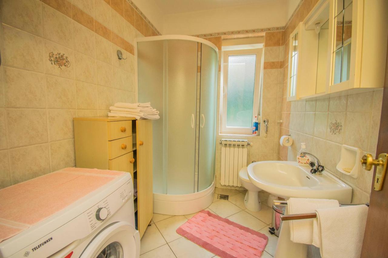 Apartments Anita Near Opatija With Private Parking Матулі Екстер'єр фото