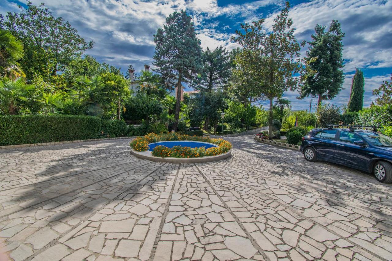 Apartments Anita Near Opatija With Private Parking Матулі Екстер'єр фото