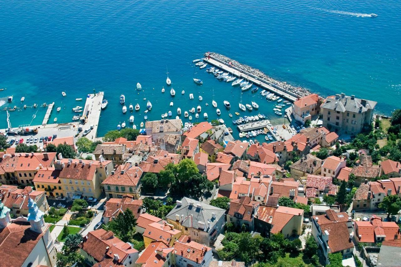 Apartments Anita Near Opatija With Private Parking Матулі Екстер'єр фото